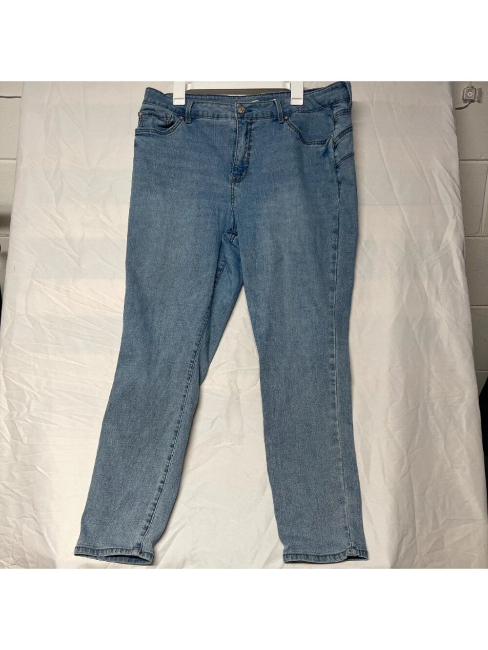 Seven7 Booty Shaper Bootcut Jeans Women’s Size 18 Light Wash Denim